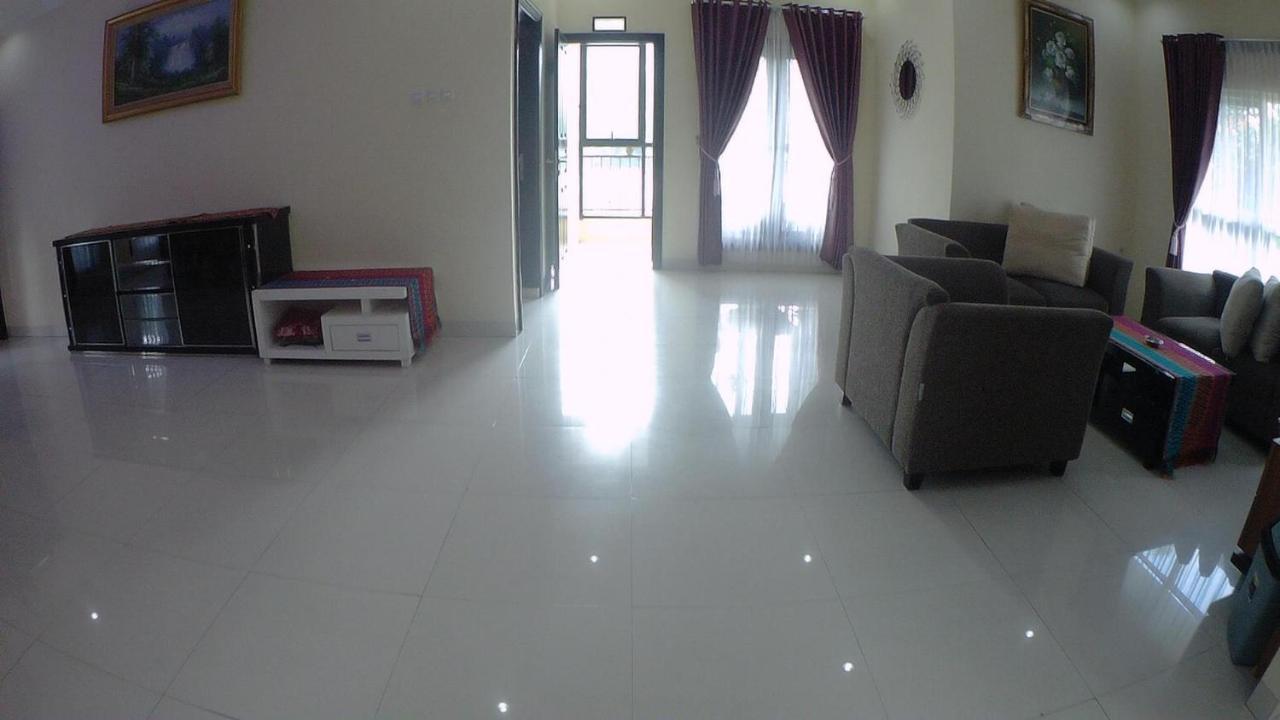 Villa Dira Bogor Exterior foto